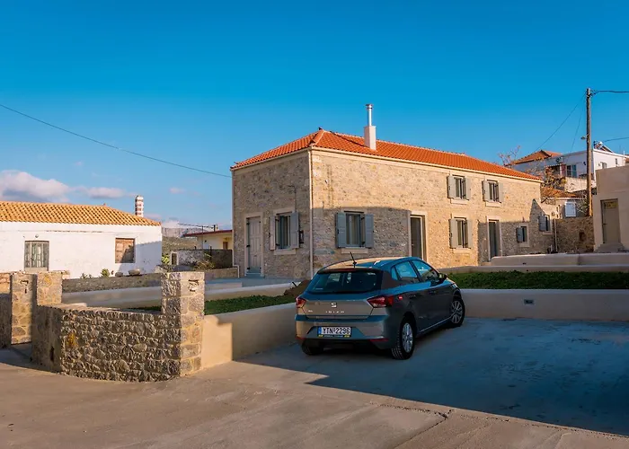 Ilida Villa *